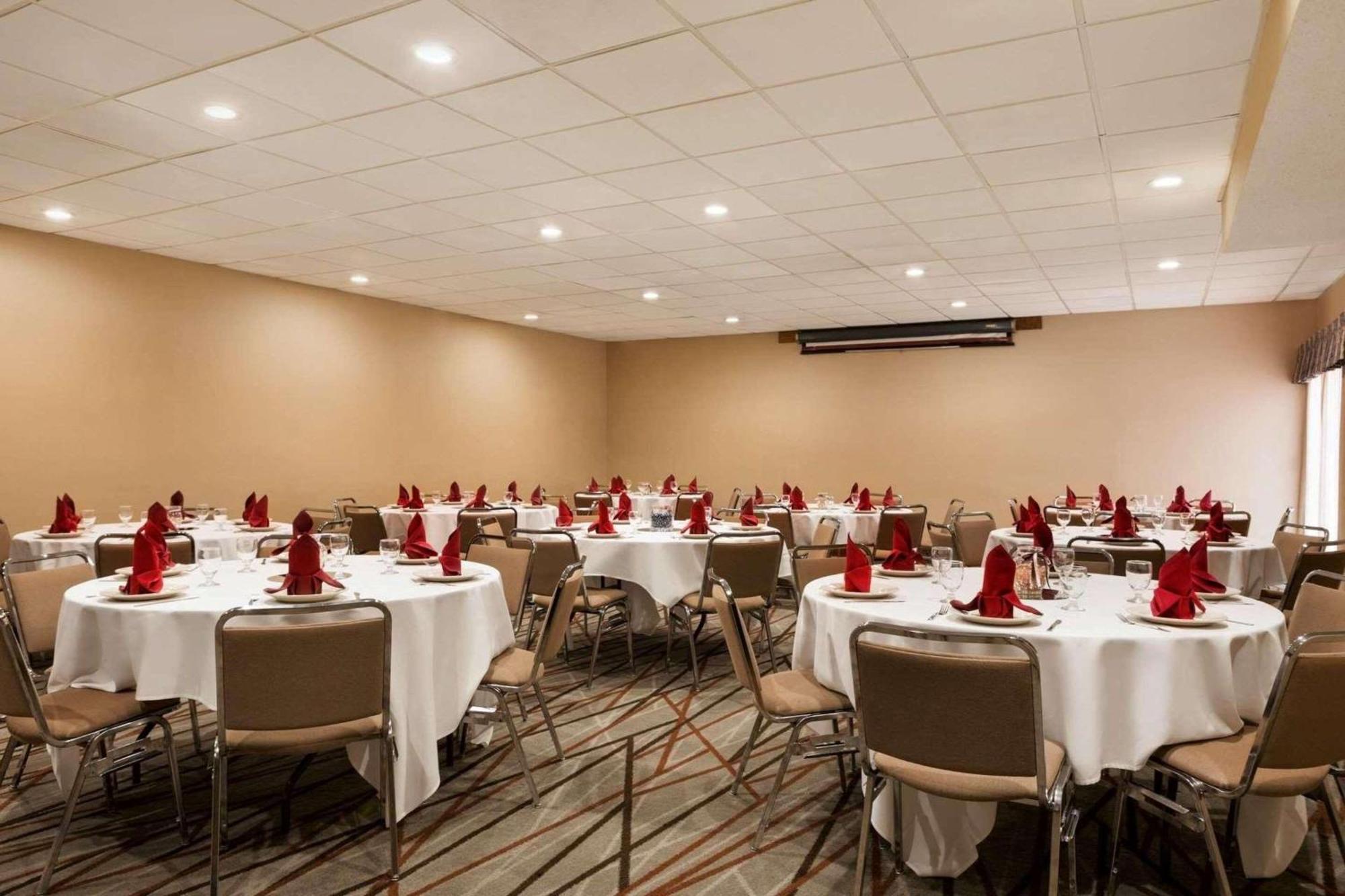 Radisson Akron-Fairlawn Copley Montrose Esterno foto